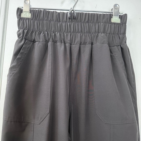 New In Women’s Size Medium Gray High-Waist Jogger Pants - Picture 3 of 12